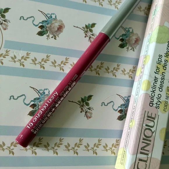 Clinique Quickliner For Lips Lip Liner Crushed Berry - Picture 2 of 2